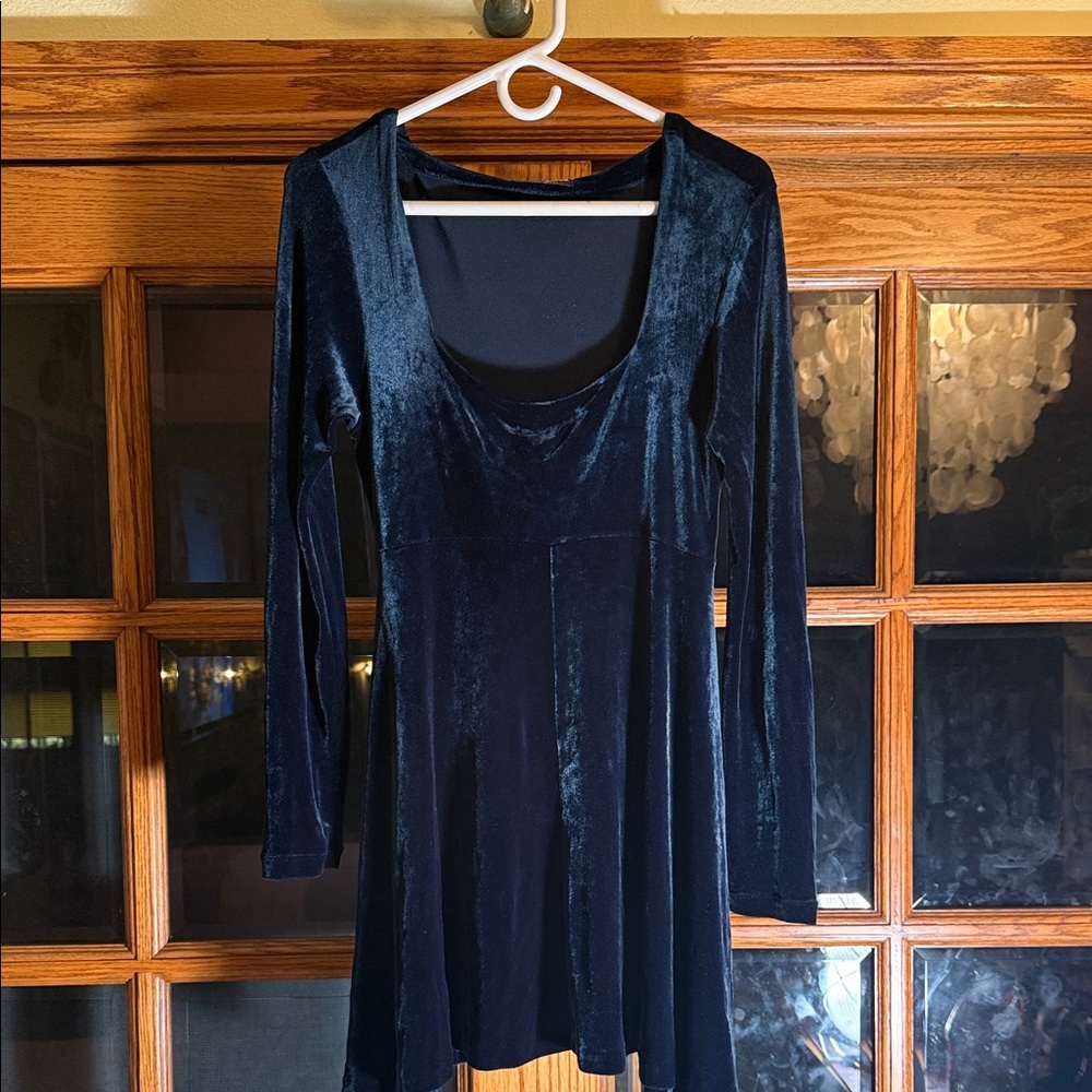 Bisou Bisou Velvet Dress in Deep Blue